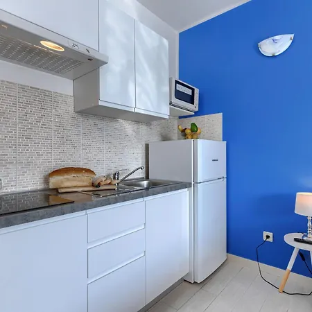 Canaria By Interhome Apartamento Pula