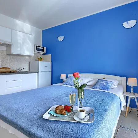 Canaria By Interhome Pula